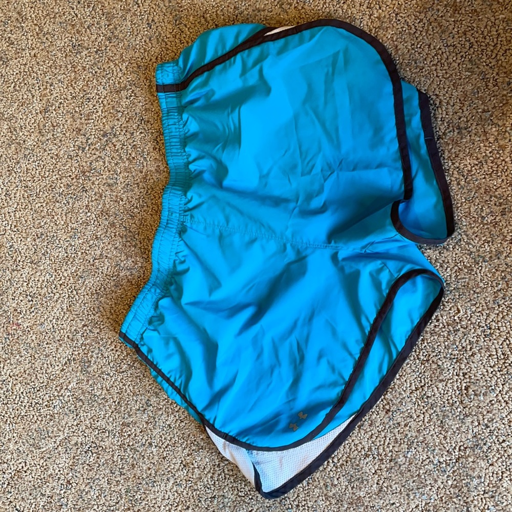 Large Under Armour running shorts